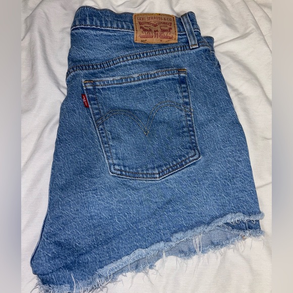 Levi's 501 Light Wash Frayed Jean Shorts - Picture 5 of 6